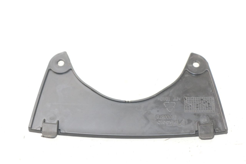 photo de JONCTION CARENAGE AVANT SUP PIAGGIO MP3 HPE 500 (2019 - 2022)