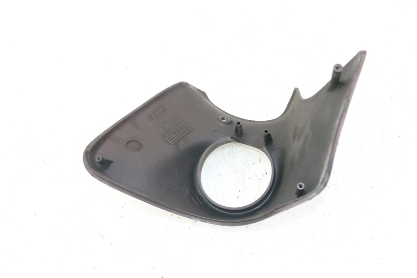 photo de JONCTION CARENAGE AVANT SUP APRILIA SCARABEO GT TOURING 125 (1999 - 2005)