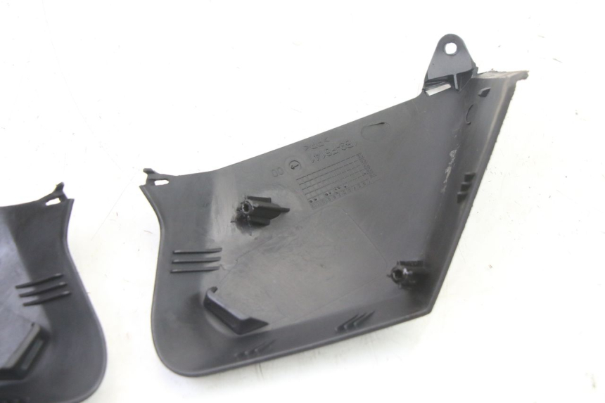 photo de JONCTION CARENAGE AVANT SUP YAMAHA XMAX X-MAX 125 (2006 - 2009)