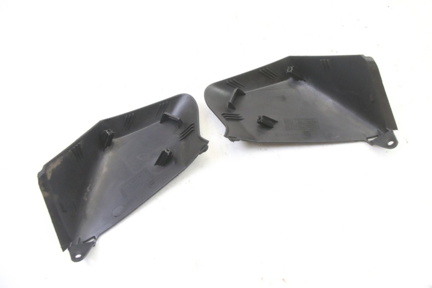 photo de JONCTION CARENAGE AVANT SUP YAMAHA XMAX X-MAX 125 (2006 - 2009)