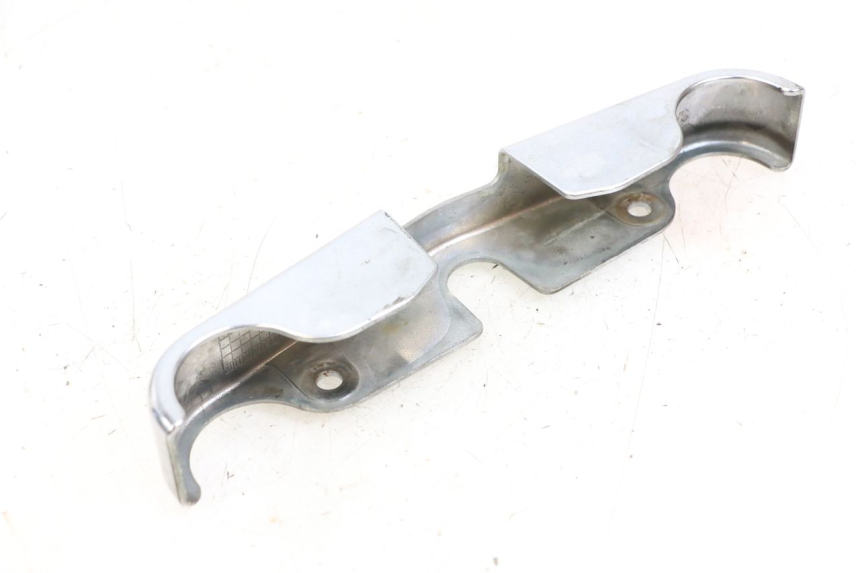 photo de JONCTION CARENAGE AVANT SUZUKI GZ MARAUDER 125 (1998 - 2004)