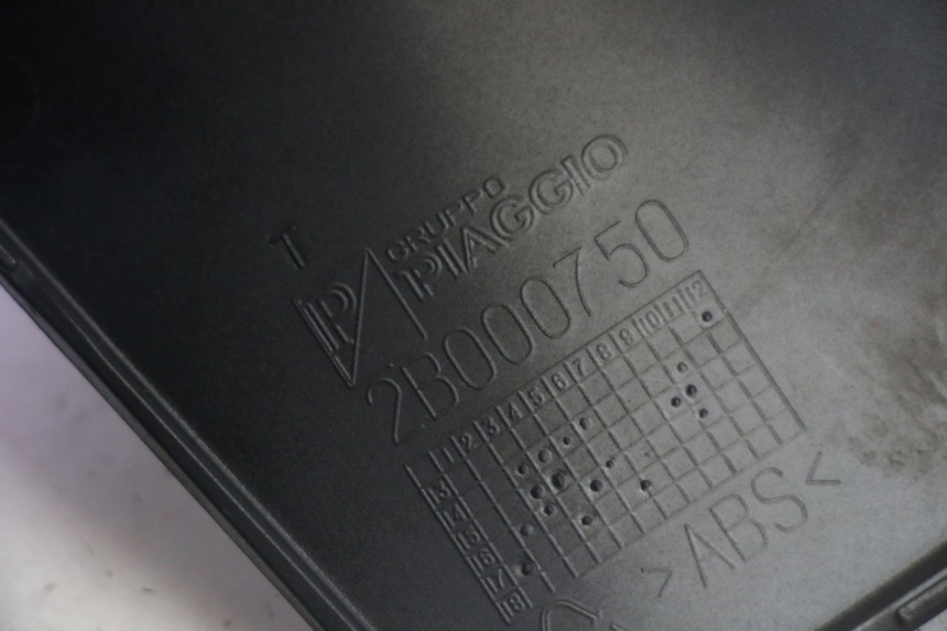 photo de JONCTION MARCHE PIED GAUCHE PIAGGIO MP3 500 (2016 - 2018) - Gros plan technique