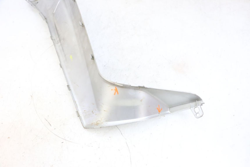 photo de JONCTION MARCHE PIED GAUCHE YAMAHA XMAX X-MAX 125 (2006 - 2009) - État de surface