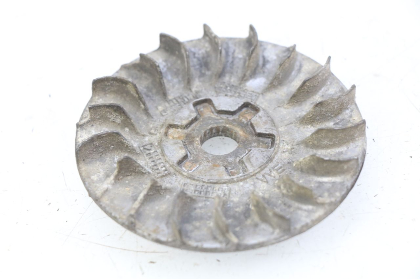 photo de JOUE FIXE YAMAHA JOG R LC 50 (2004 - 2014) - Détail de la pièce