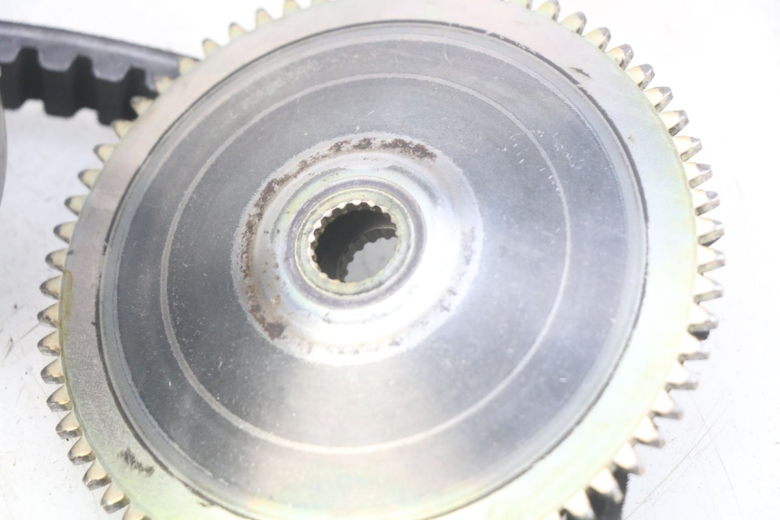 photo de KIT EMBRAYAGE VARIATEUR PIAGGIO VESPA LX 2T 50 (2005 - 2013) - Gros plan technique