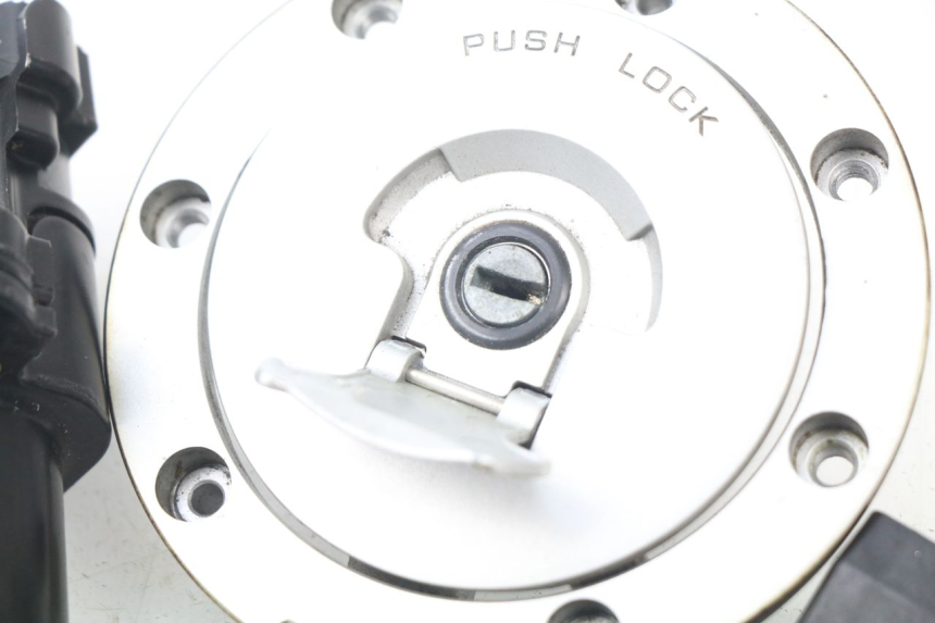 photo de KIT SERRURE CLE CDI NEIMAN HONDA CBR RR FIREBLADE 1000 (2006 - 2007) - Vue rapprochée