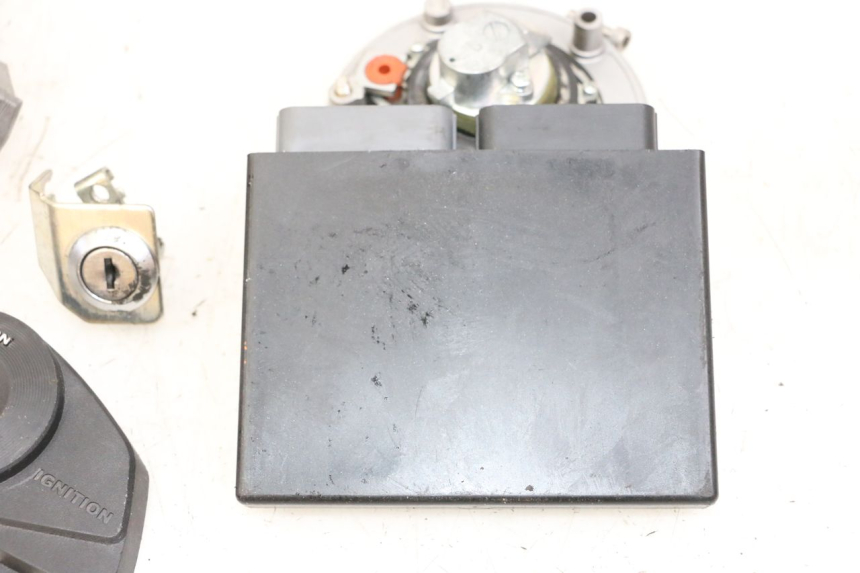 photo de KIT SERRURE CLE CDI NEIMAN SUZUKI GSR 750 (2011 - 2017)