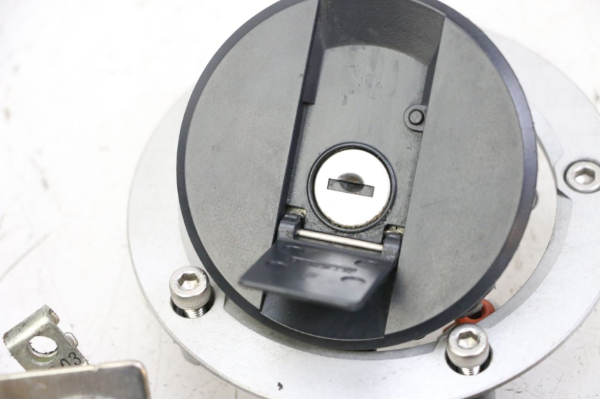 photo de KIT SERRURE CLE CDI NEIMAN SUZUKI GSR 750 (2011 - 2017)