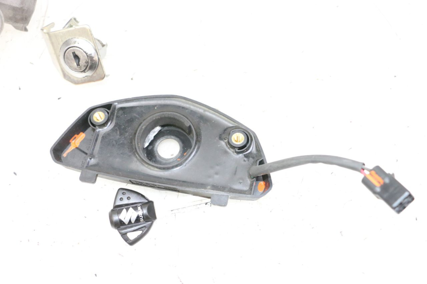 photo de KIT SERRURE CLE CDI NEIMAN SUZUKI GSR 750 (2011 - 2017)