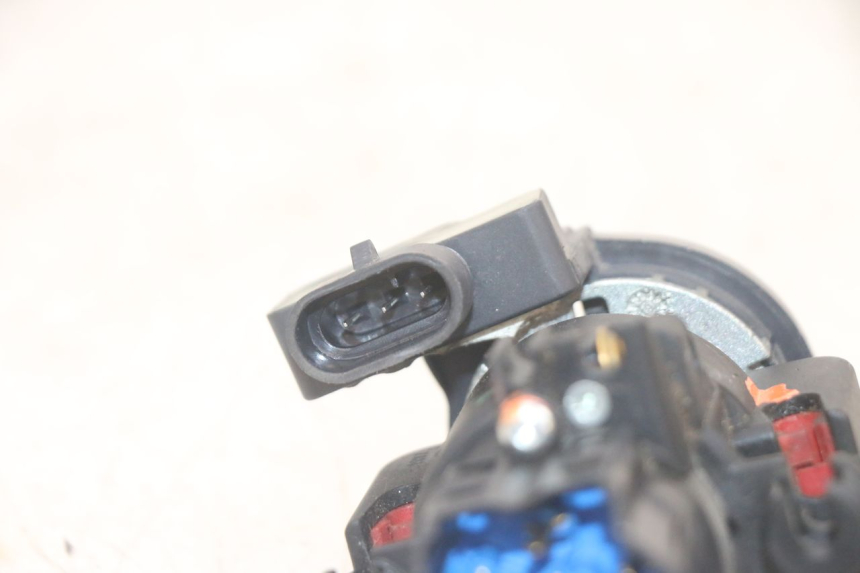 photo de KIT SERRURE CLE CDI NEIMAN PIAGGIO MP3 HPE 300 (2019 - 2026) - Inspection visuelle