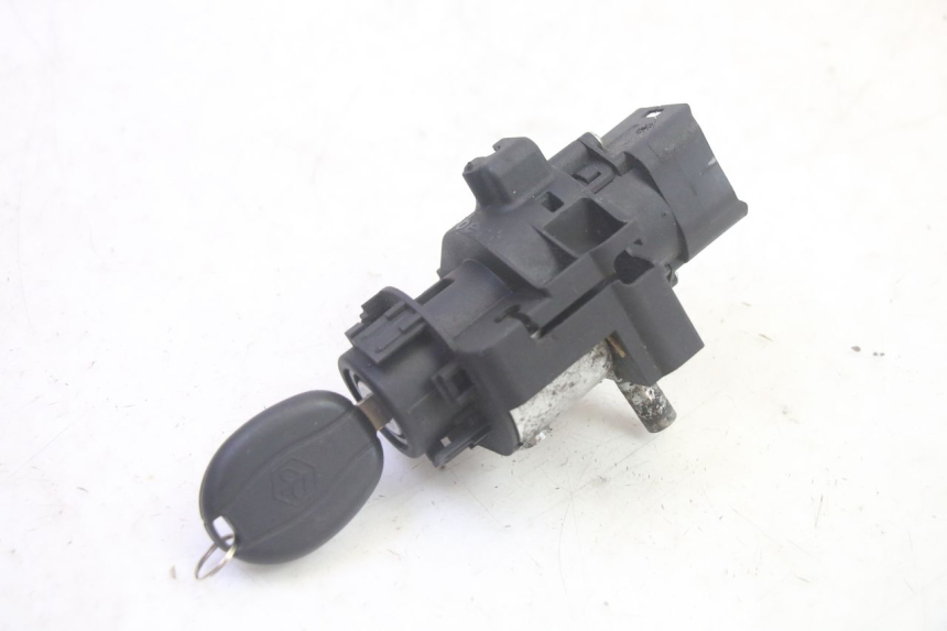 photo de KIT SERRURE CLE CDI NEIMAN PIAGGIO MP3 500 (2016 - 2018) - Points de fixation