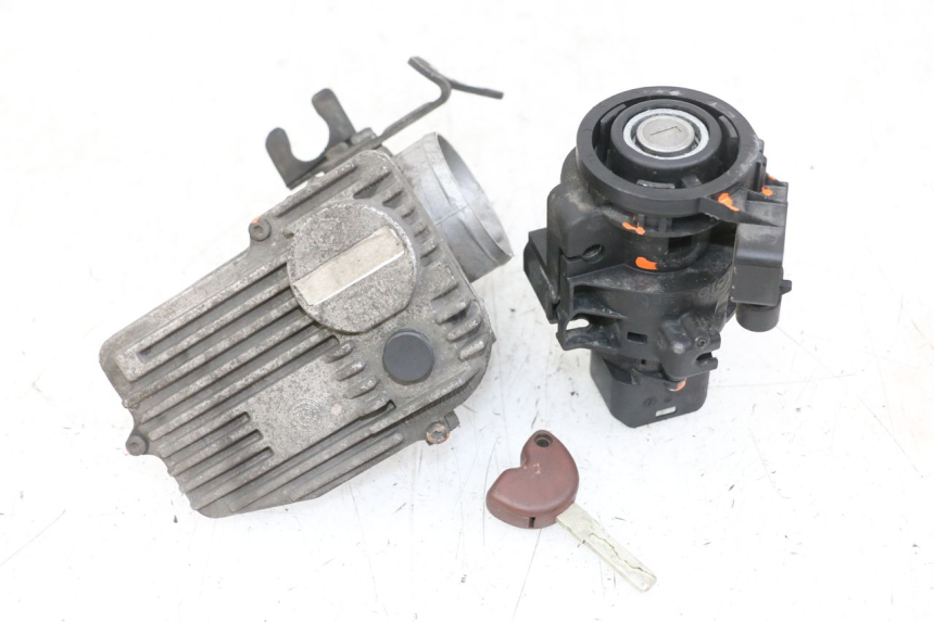 photo de KIT SERRURE CLE CDI NEIMAN PIAGGIO MP3 LT 400 (2007 - 2012)