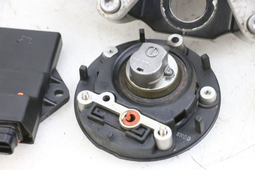 photo de KIT SERRURE CLE CDI NEIMAN YAMAHA TDM ABS 900 (2002 - 2014) - Détails caractéristiques