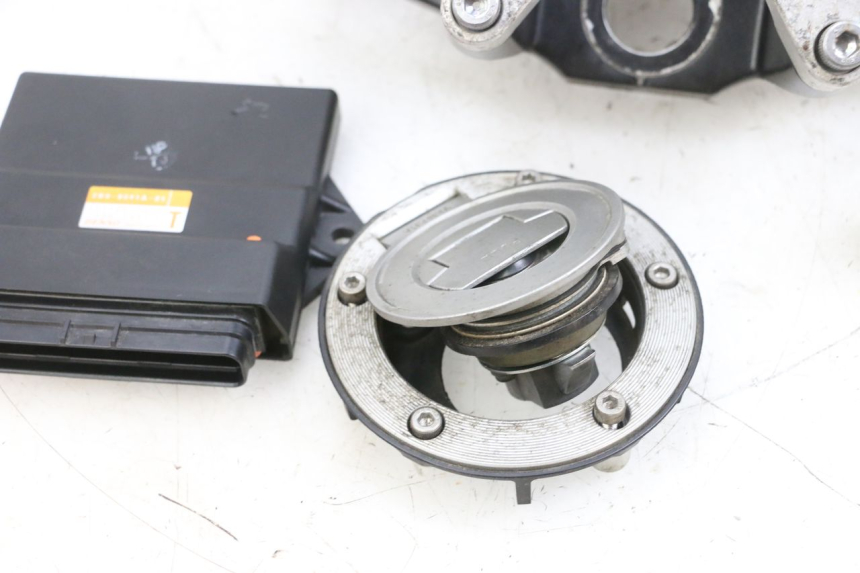 photo de KIT SERRURE CLE CDI NEIMAN YAMAHA TDM ABS 900 (2002 - 2014) - Zoom composants