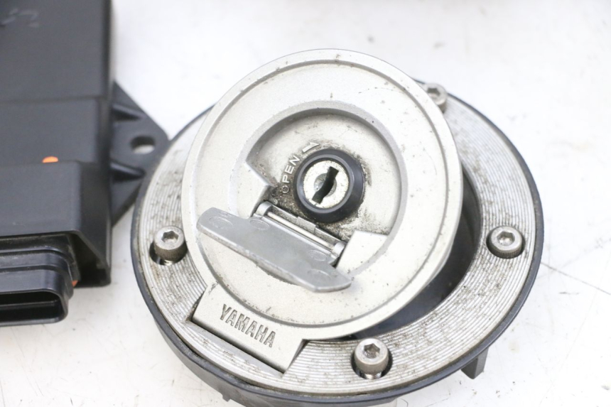 photo de KIT SERRURE CLE CDI NEIMAN YAMAHA TDM ABS 900 (2002 - 2014) - Vue rapprochée