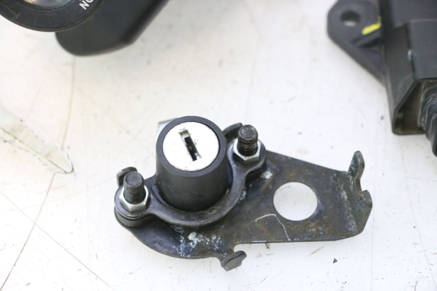 photo de KIT SERRURE CLE CDI NEIMAN YAMAHA TDM ABS 900 (2002 - 2014) - Autre angle de vue