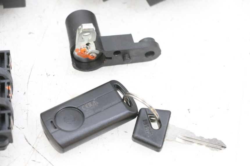 photo de KIT SERRURE CLE CDI NEIMAN YAMAHA TRICITY 300 (2020 - 2024) - Pièce contrôlée