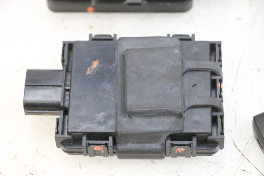 photo de KIT SERRURE CLE CDI NEIMAN YAMAHA TRICITY 300 (2020 - 2024) - Marquages et références