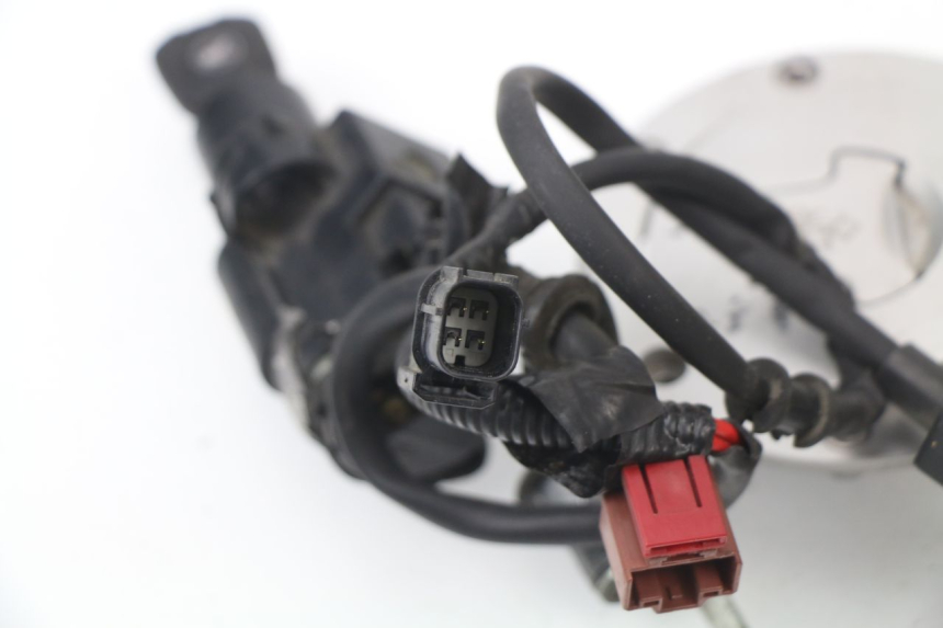 photo de KIT SERRURE CLE CDI NEIMAN HONDA VFR F 1200 (2010 - 2015) - Points de fixation