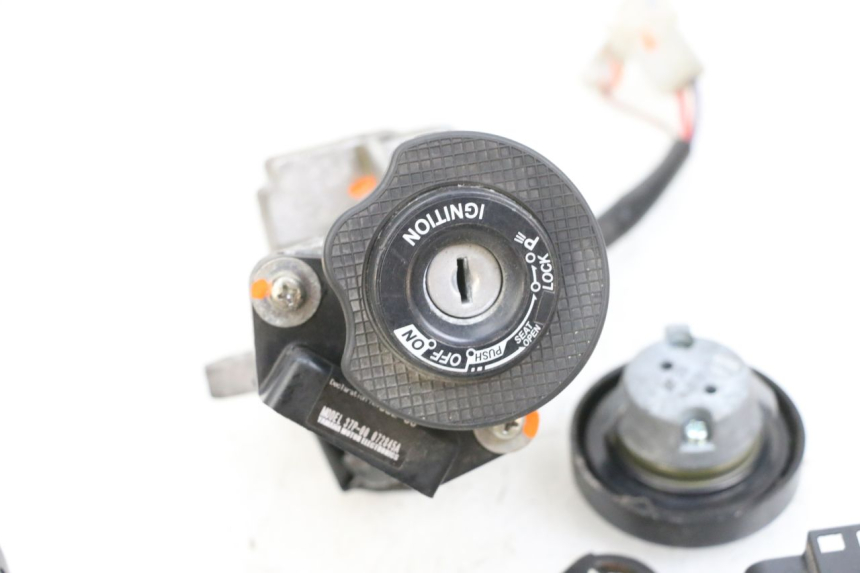 photo de KIT SERRURE CLE CDI NEIMAN YAMAHA X-MAX XMAX 125 (2010 - 2014)