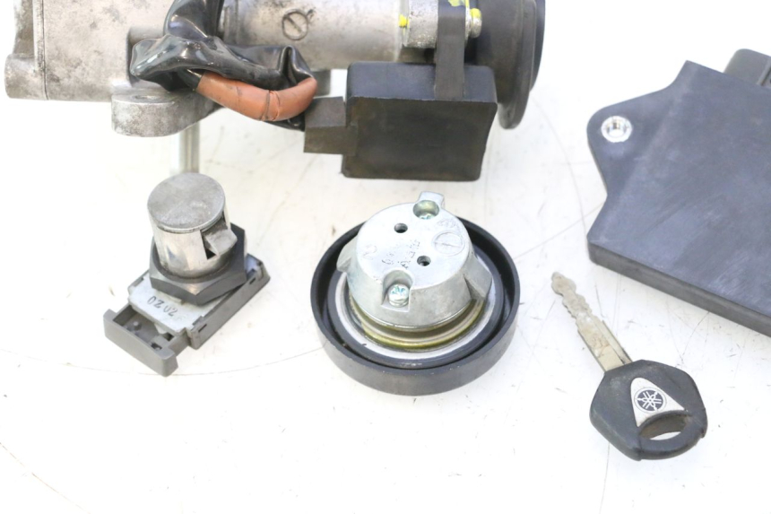 photo de KIT SERRURE CLE CDI NEIMAN YAMAHA X-MAX XMAX 125 (2010 - 2013) - Vue rapprochée