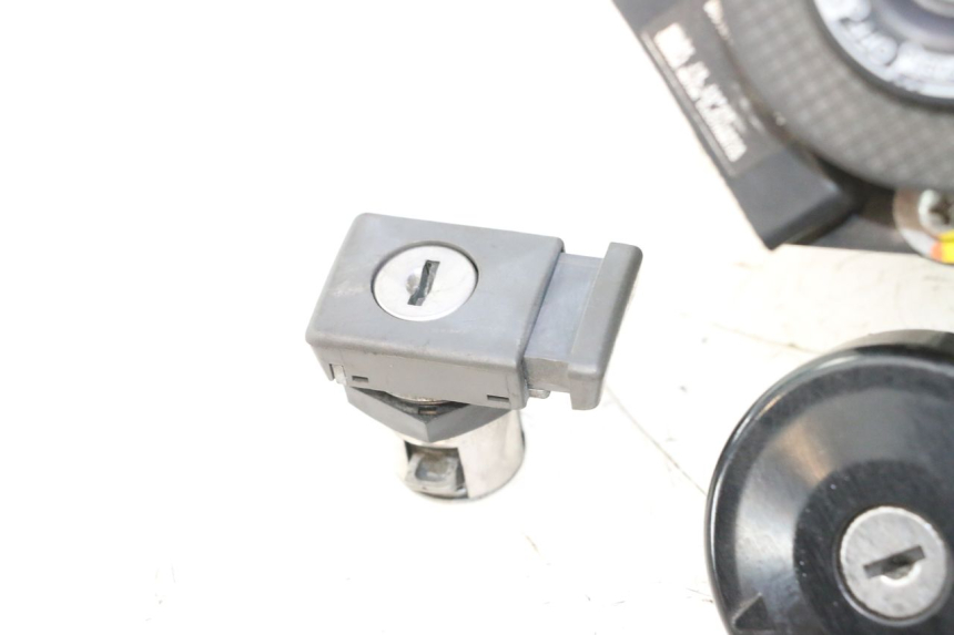 photo de KIT SERRURE CLE CDI NEIMAN YAMAHA X-MAX XMAX 125 (2010 - 2013) - Zoom état d’usage