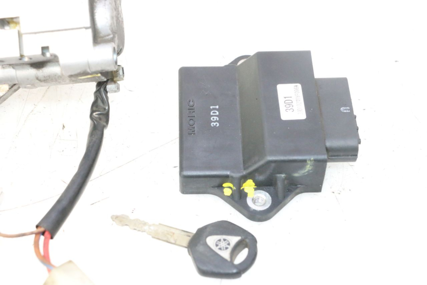 photo de KIT SERRURE CLE CDI NEIMAN YAMAHA X-MAX XMAX 125 (2010 - 2013) - Points de fixation