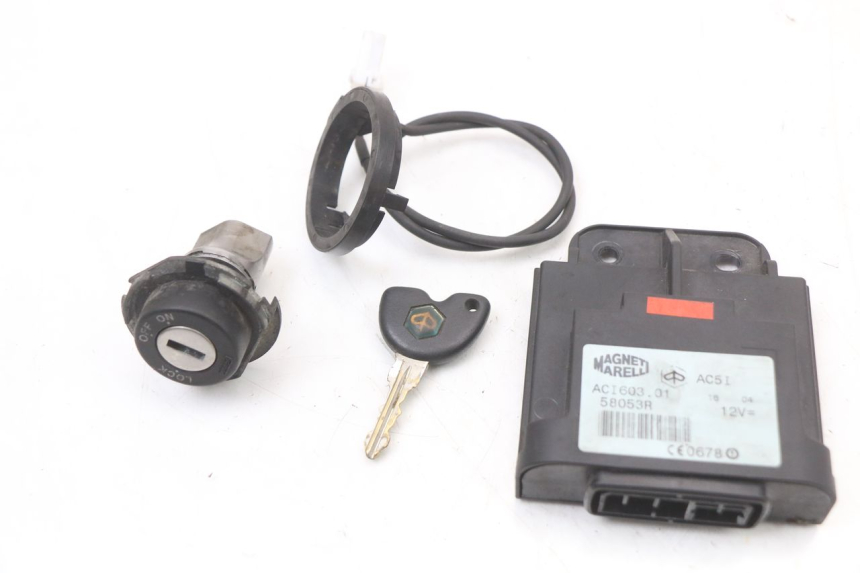 photo de KIT SERRURE CLE CDI NEIMAN PIAGGIO X8 125 (2004 - 2007)