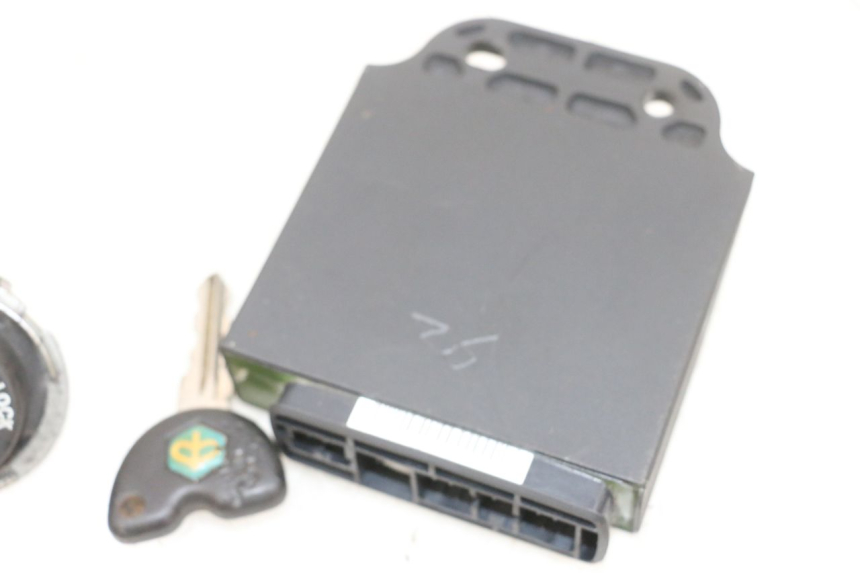 photo de KIT SERRURE CLE CDI NEIMAN PIAGGIO XEVO - X EVO 125 (2007 - 2016) - Autre angle de vue