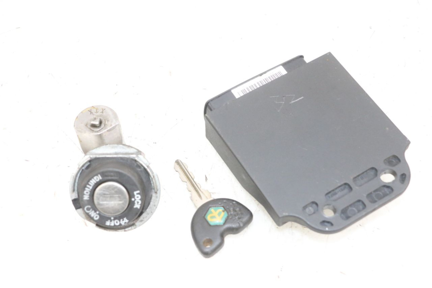 photo de KIT SERRURE CLE CDI NEIMAN PIAGGIO XEVO - X EVO 125 (2007 - 2016) - Gros plan technique