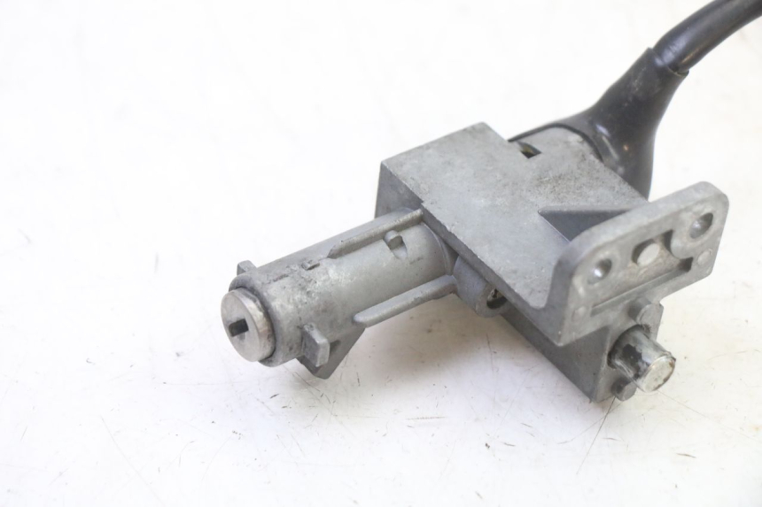 photo de KIT SERRURE CLE NEIMAN KYMCO AGILITY 4T 50 (2005 - 2018)