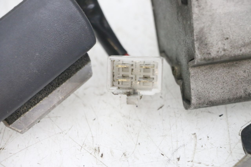 photo de KIT SERRURE CLE NEIMAN SUZUKI BURGMAN 125 (2007 - 2014) - Autre angle de vue