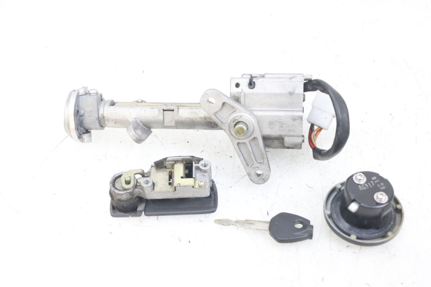 photo de KIT SERRURE CLE NEIMAN SUZUKI BURGMAN 125 (2007 - 2014) - État de surface