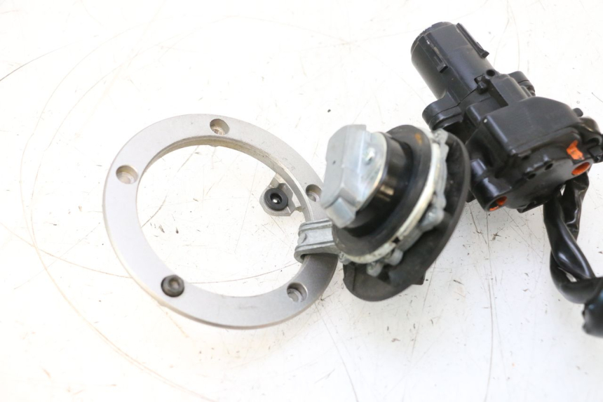 photo de KIT SERRURE CLE NEIMAN KAWASAKI ER-6 ER6 F ABS 650 (2012 - 2016) - Détail de la pièce
