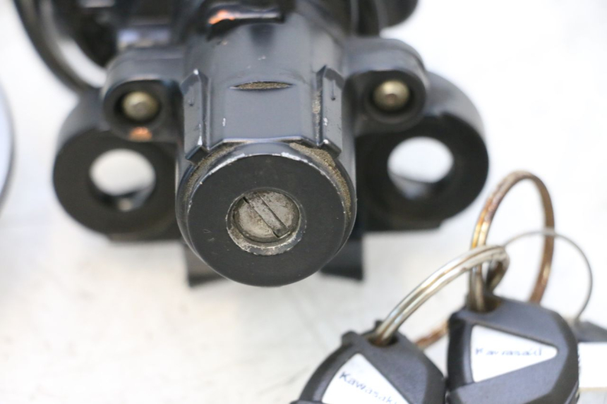 photo de KIT SERRURE CLE NEIMAN KAWASAKI ER-6 ER6 F ABS 650 (2012 - 2016) - Vue rapprochée