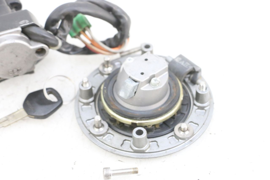 photo de KIT SERRURE CLE NEIMAN SUZUKI GSF N BANDIT 600 (1996 - 1999) - Détail de la pièce