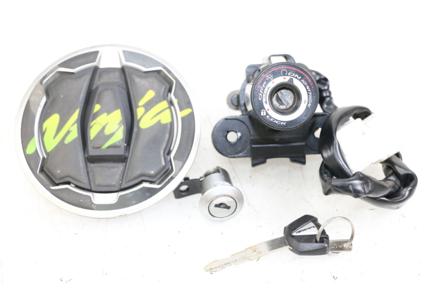 photo de KIT SERRURE CLE NEIMAN KAWASAKI NINJA 400 (2018 - 2023)