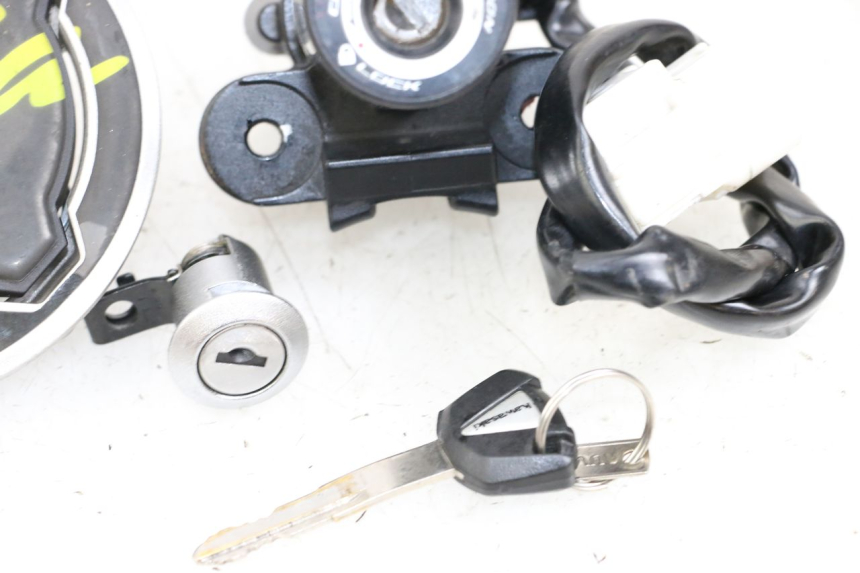photo de KIT SERRURE CLE NEIMAN KAWASAKI NINJA 400 (2018 - 2023)