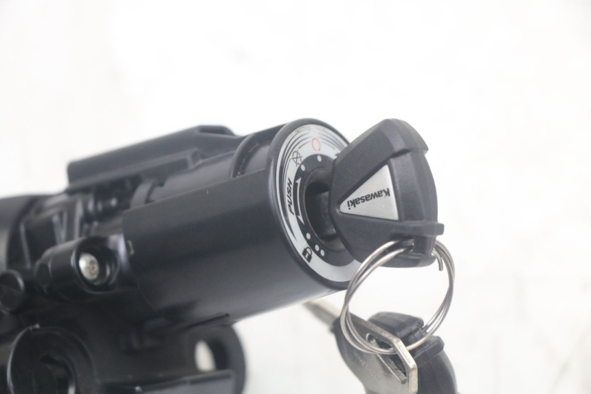 photo de KIT SERRURE CLE NEIMAN KAWASAKI VERSYS ABS 650 (2015 - 2018)