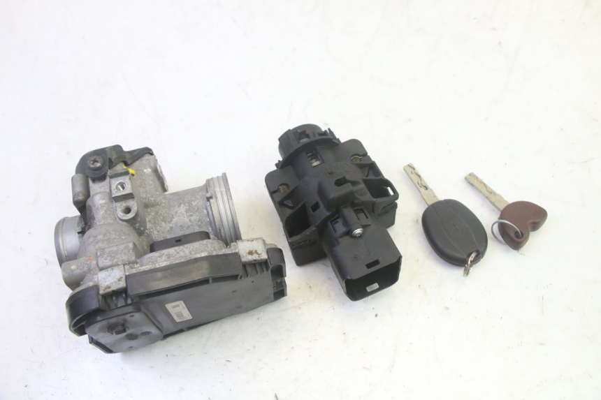 photo de KIT SERRURE CLE NEIMAN PIAGGIO MP3 HPE 350 (2018 - 2020) - Détail de la pièce