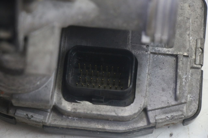 photo de KIT SERRURE CLE NEIMAN PIAGGIO MP3 HPE 350 (2018 - 2020) - Vue rapprochée