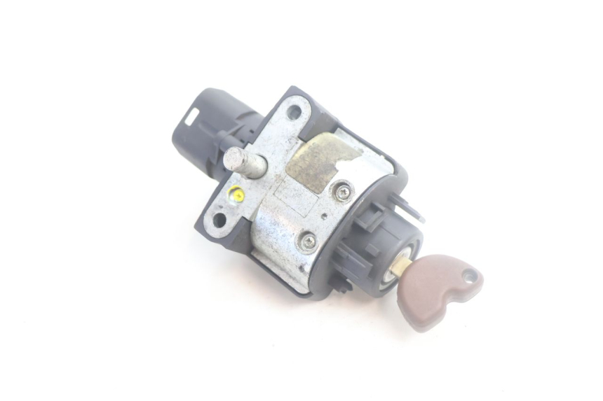 photo de KIT SERRURE CLE NEIMAN PIAGGIO MP3 500 (2016 - 2018) - Gros plan technique