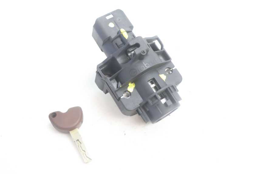 photo de KIT SERRURE CLE NEIMAN PIAGGIO MP3 500 (2016 - 2018) - Points de fixation