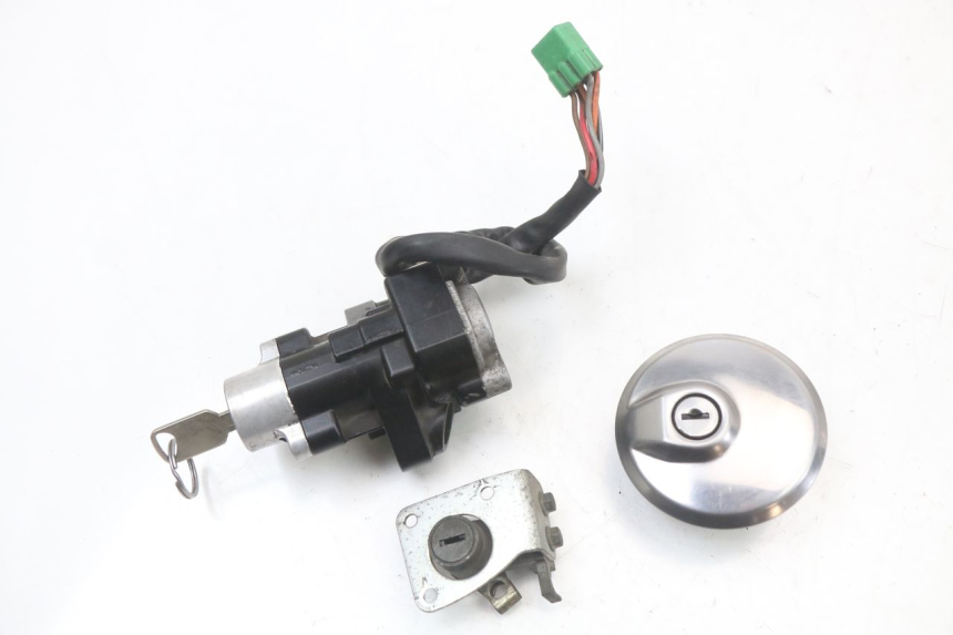 photo de KIT SERRURE CLE NEIMAN SUZUKI GZ MARAUDER 125 (1998 - 2004)