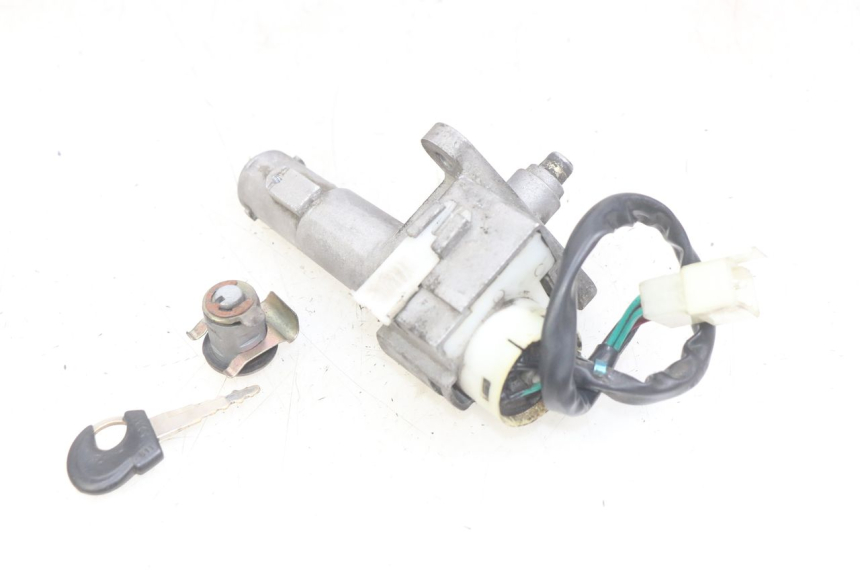 photo de KIT SERRURE CLE NEIMAN SYM SYMPHONY 125 (2009 - 2015) - Gros plan technique