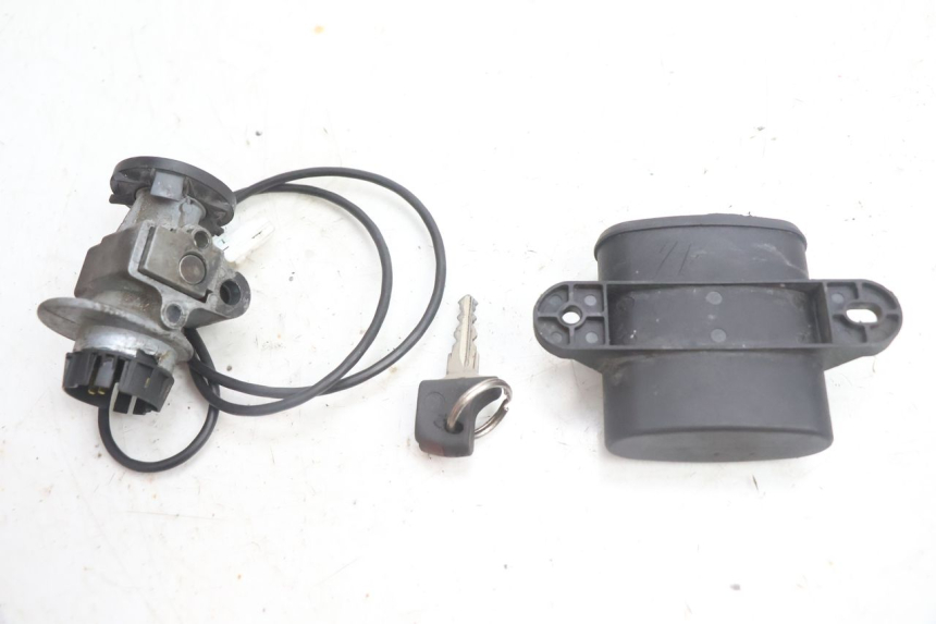 photo de KIT SERRURE CLE NEIMAN PEUGEOT VIVACITY 100 (1999 - 2008) - Détail de la pièce