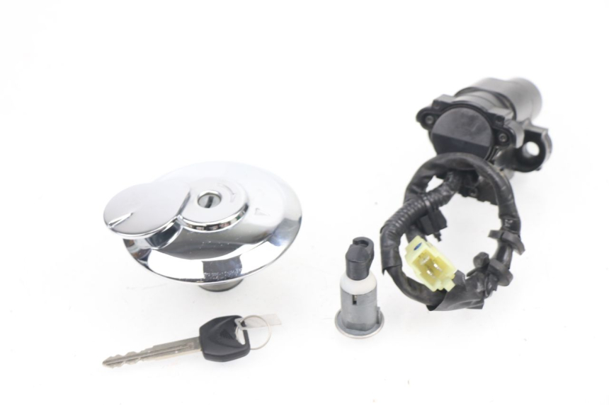 photo de KIT SERRURE CLE NEIMAN HONDA XLV VARADERO 125 (2000 - 2006) - Gros plan technique