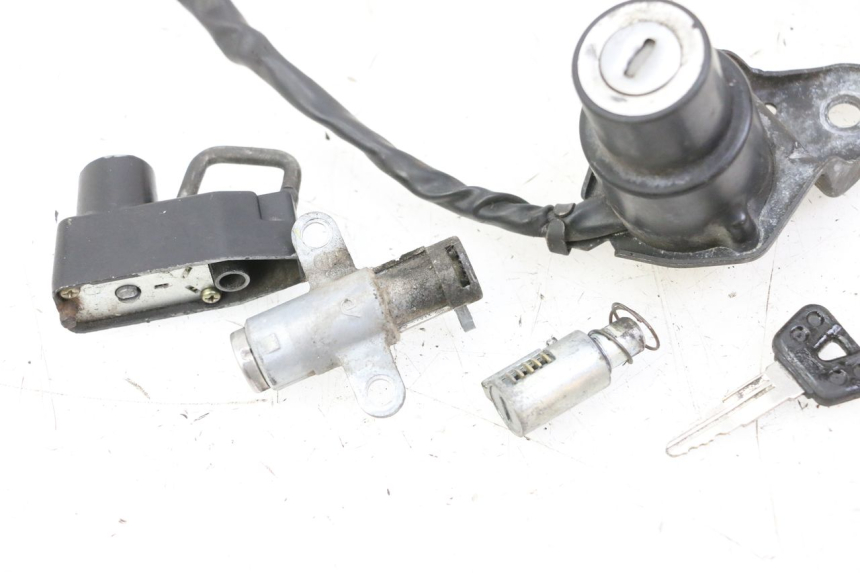 photo de KIT SERRURE CLE NEIMAN YAMAHA XV VIRAGO 535 (1988 - 2004)