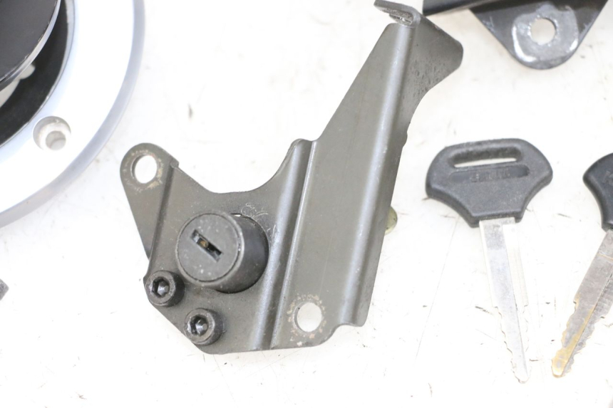 photo de KIT SERRURE CLE NEIMAN KAWASAKI ZR 7 750 (1999 - 2001) - Détails caractéristiques