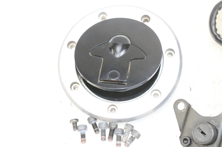 photo de KIT SERRURE CLE NEIMAN KAWASAKI ZR 7 750 (1999 - 2001) - Vue rapprochée